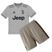 Форма ФК Ювентус Adidas 18-19 гостевая (распродажа) Форма ФК Ювентус Adidas 18-19 гостевая (распродажа)