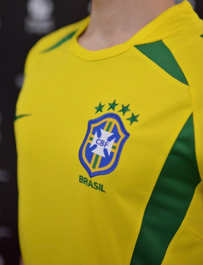 Ретро-форма сборной Бразилии 2002 Nike (майка)
