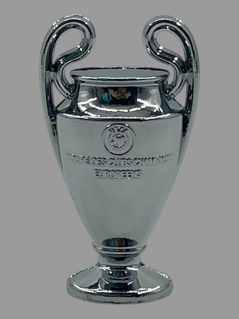 Статуэтка кубка Лиги Чемпионов