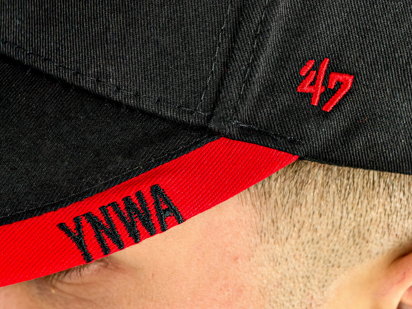 Бейсболка (кепка) ФК Ливерпуль черно-красная