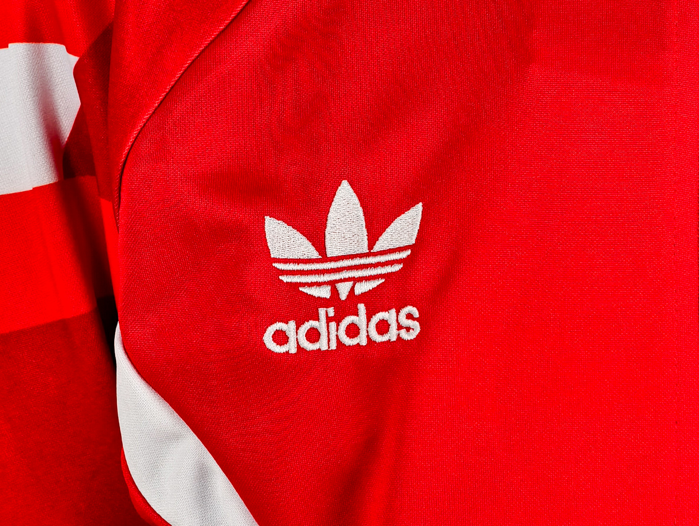 Олимпийка ФК Бавария красная Adidas