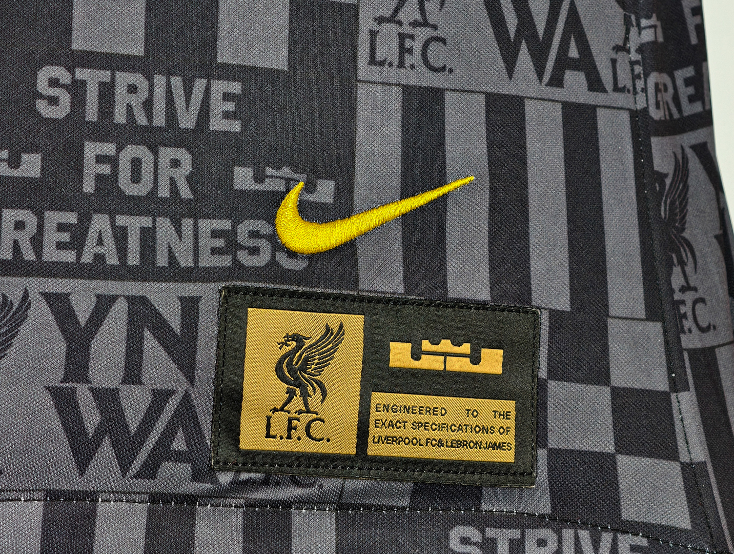 Фанатская Ливерпуль майка Леброн Джеймс