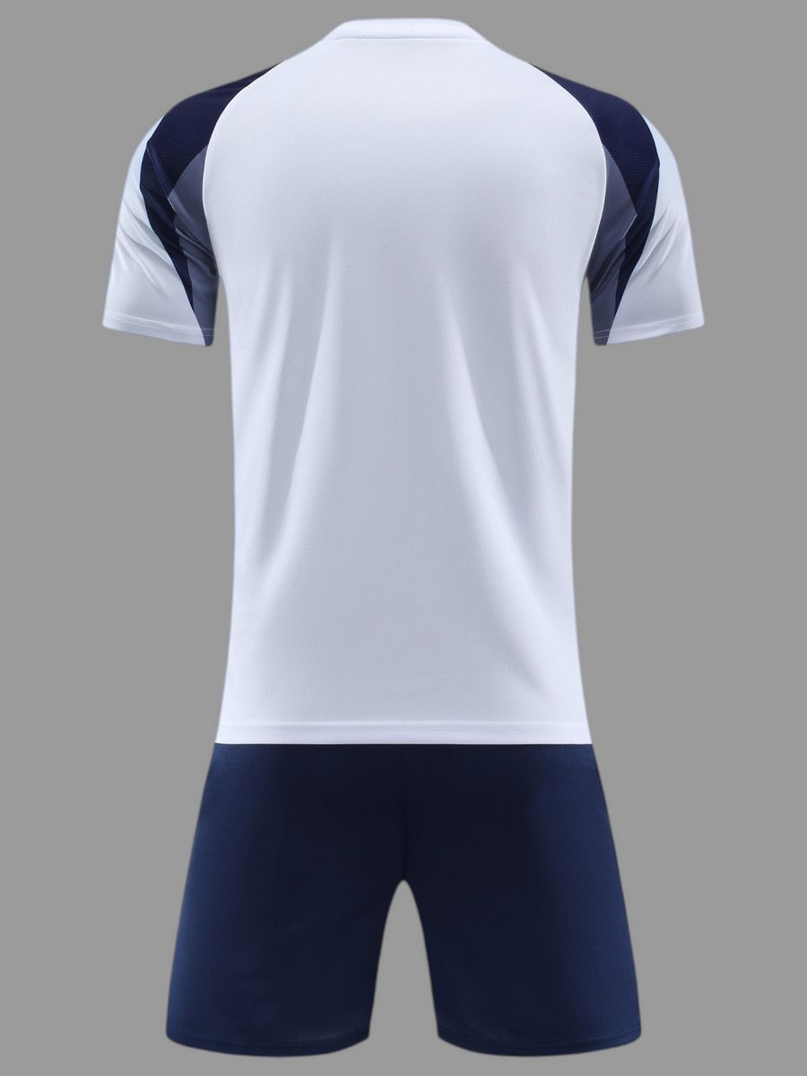 Футбольная форма для команды бело-темно синяя