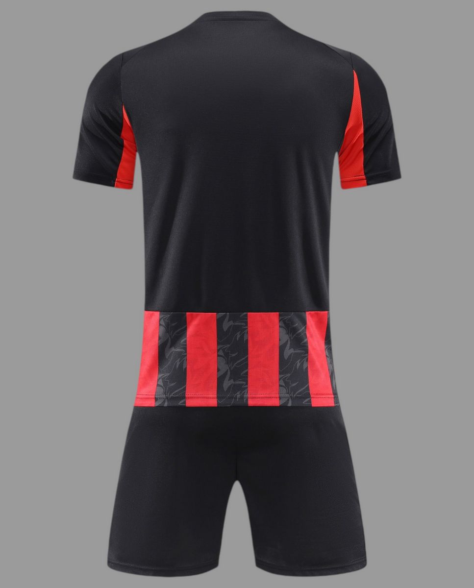 Футбольная форма для команды красно-черная в полоску