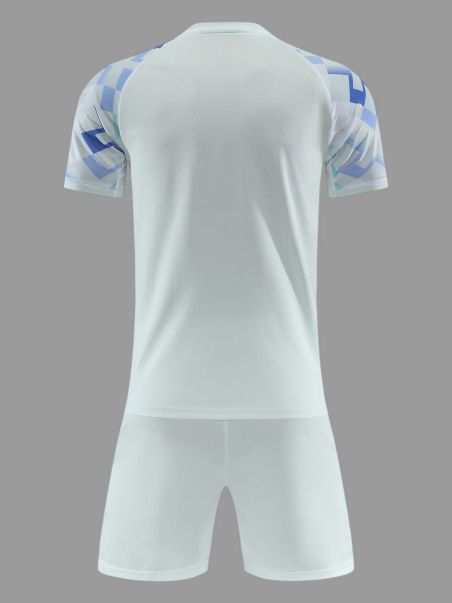 Футбольная форма без логотипов белая с узором
