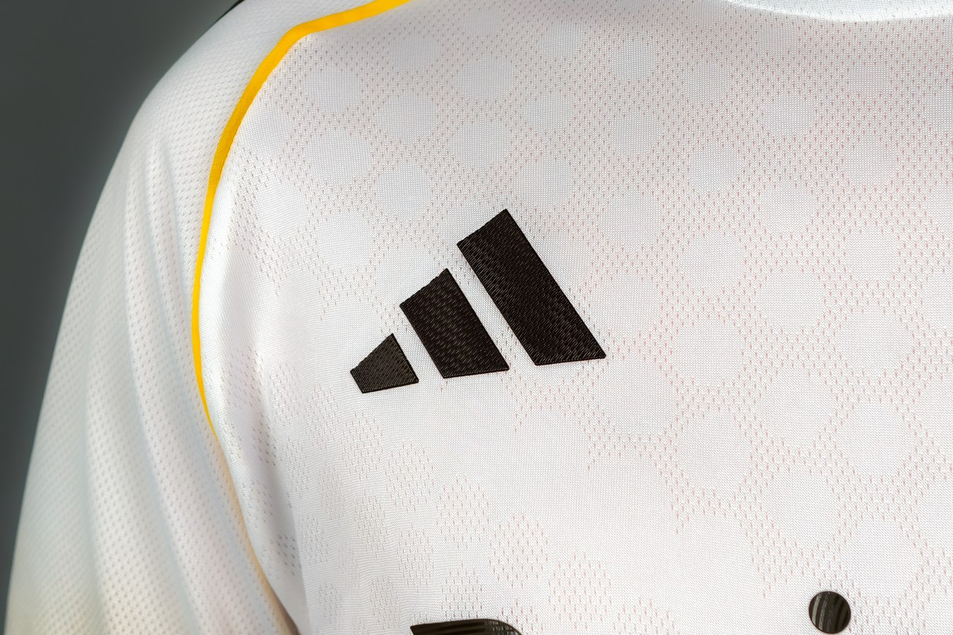 Authentic Реал Мадрид 25/26 майка футбольная домашняя