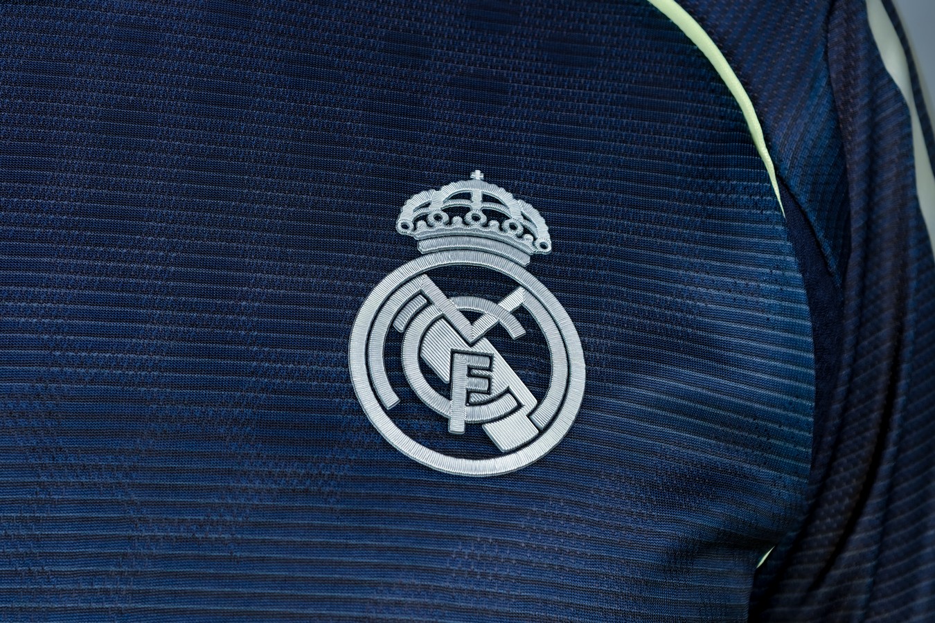 Authentic Реал Мадрид 25/26 майка футбольная гостевая