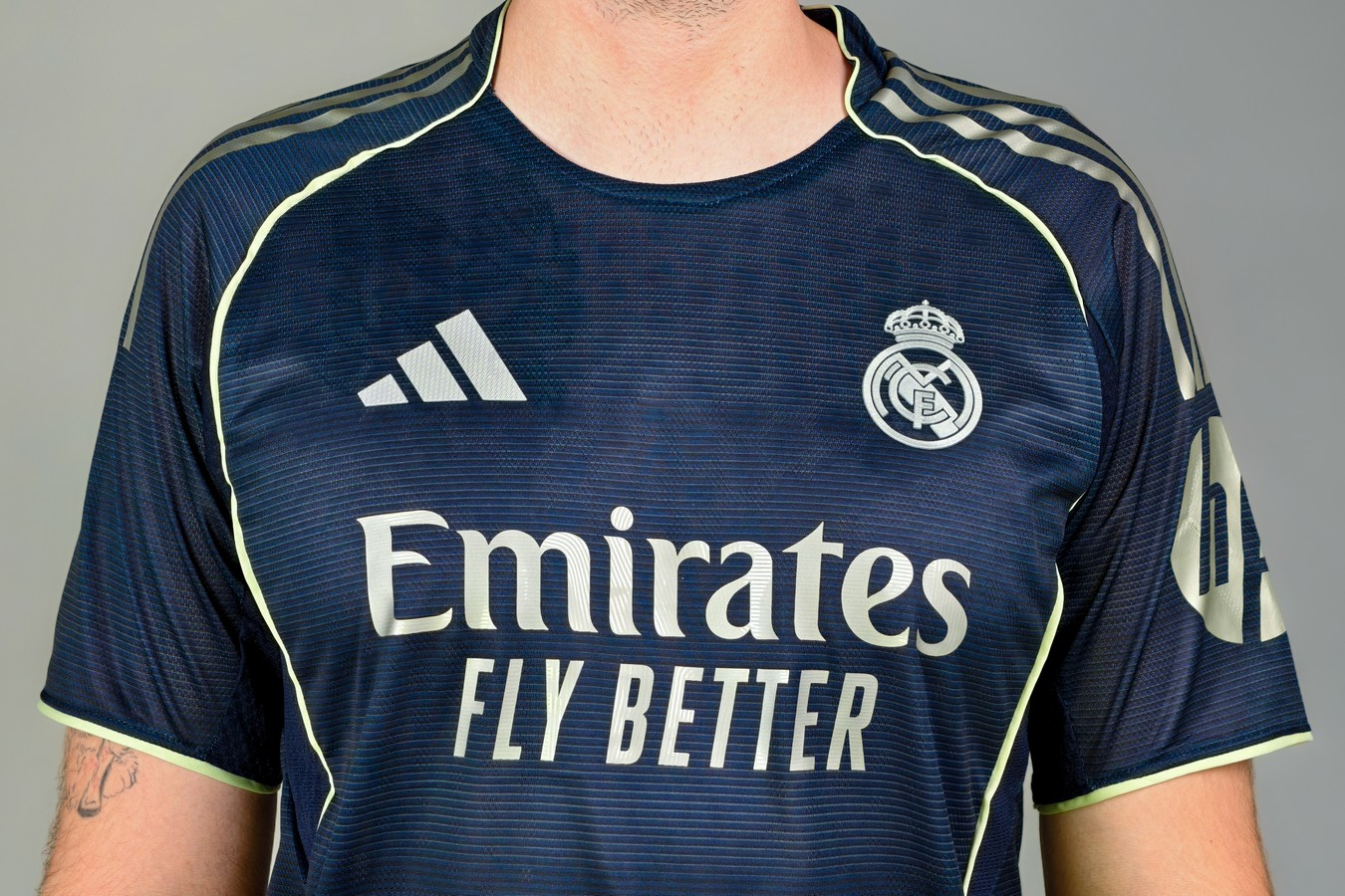 Authentic Реал Мадрид 25/26 майка футбольная гостевая