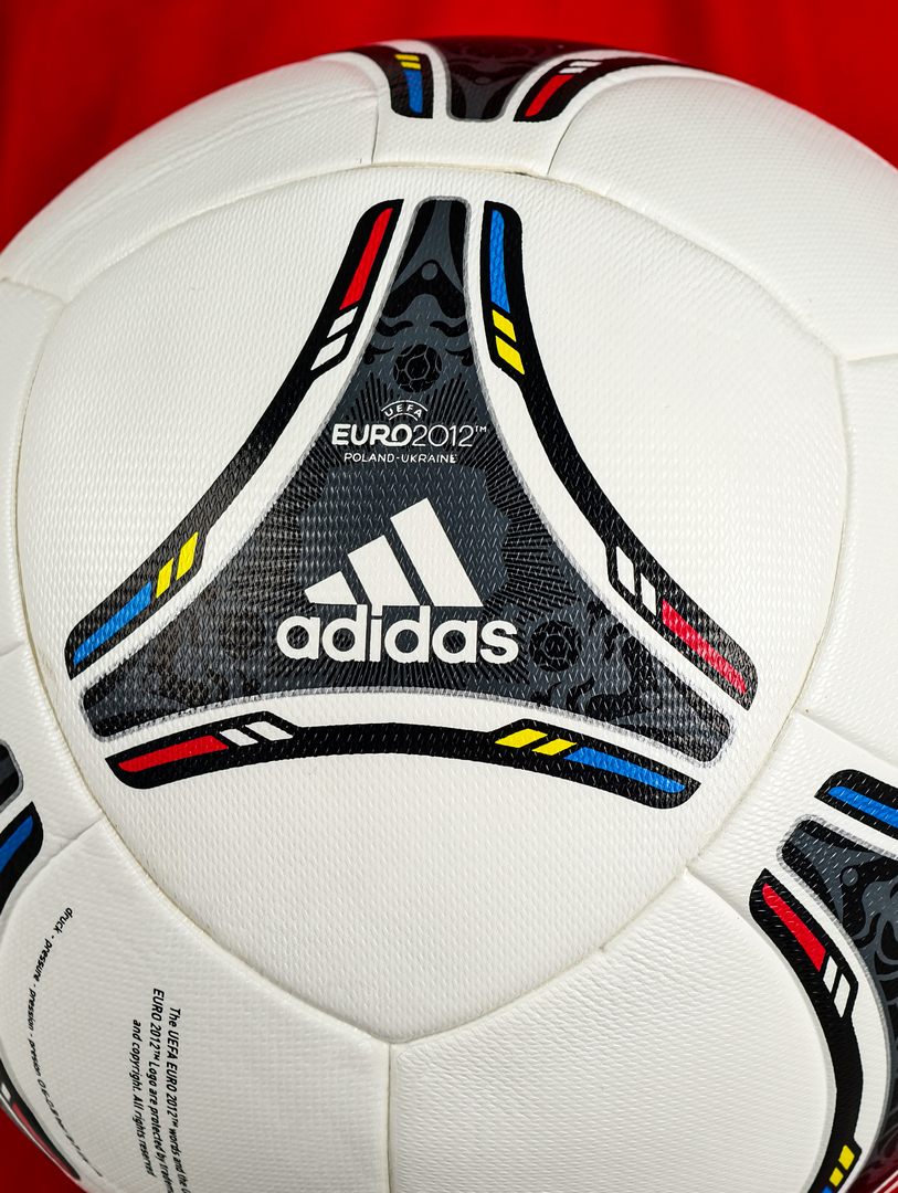 Футбольный мяч Adidas Tango