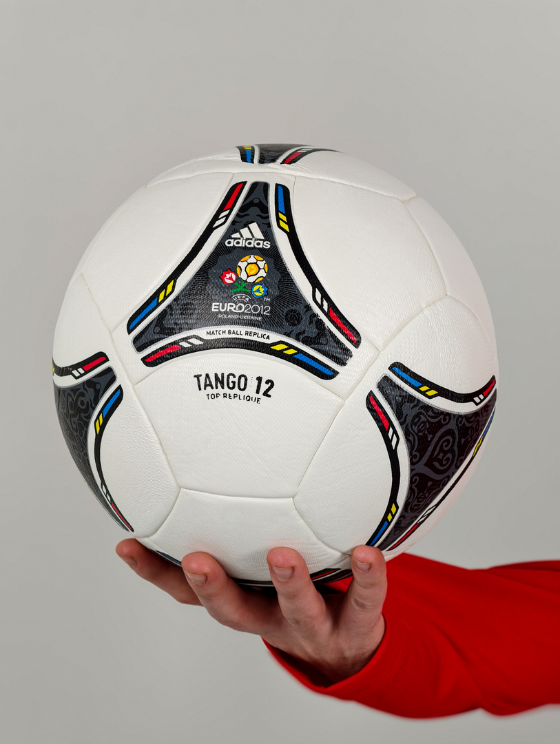 Футбольный мяч Adidas Tango