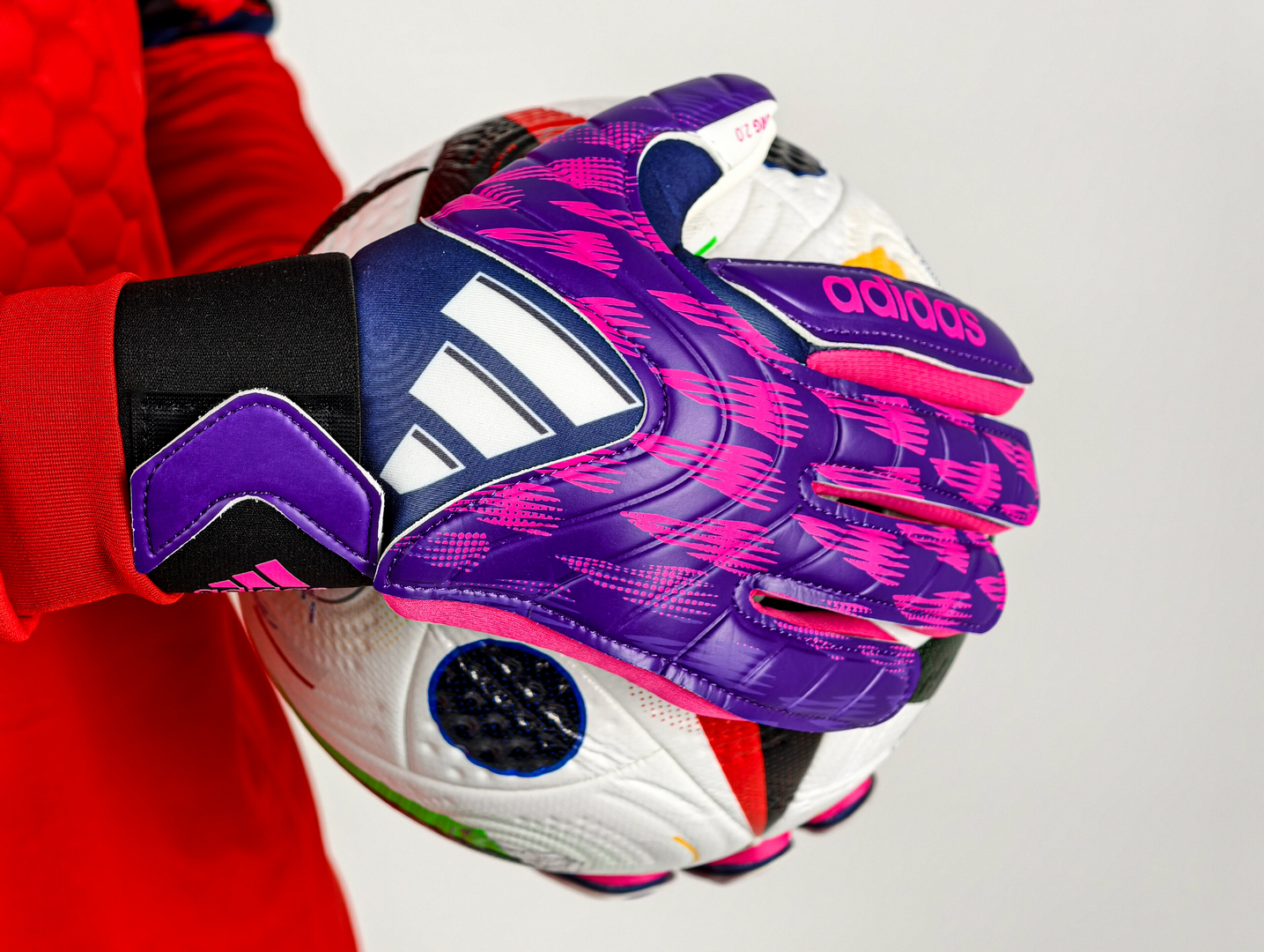 Перчатки вратарские Adidas Predator фиолетовые