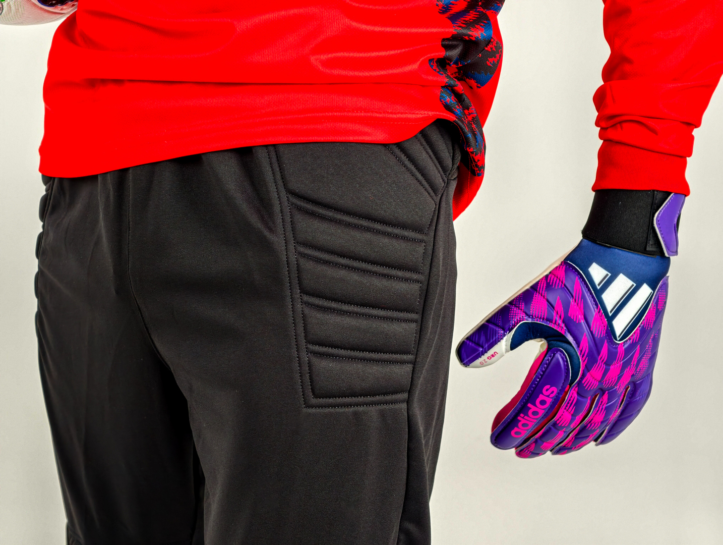 Перчатки вратарские Adidas Predator фиолетовые