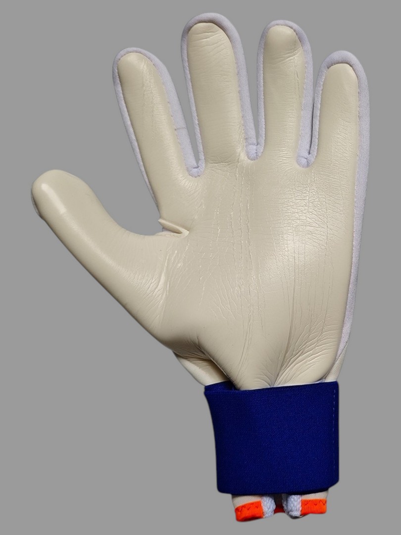 Перчатки вратарские Adidas Predator белые